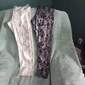 Mi Free Fall leggings. NWT. White and gold. Black and Silver XL